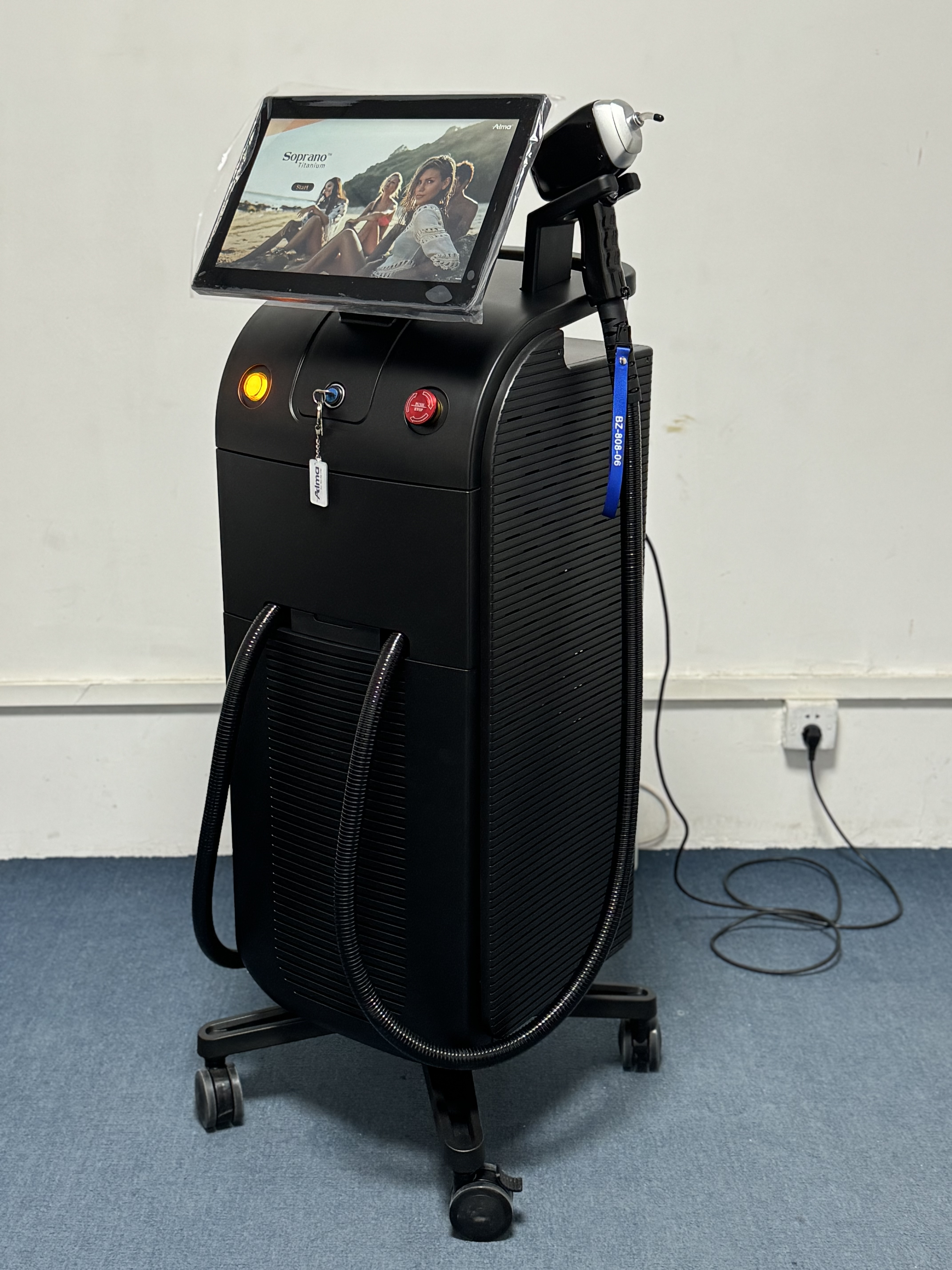  High-power Dual-Handle Semiconductor diode laser Hair Removal System – Professional-Grade Efficiency for Clinics & Spas