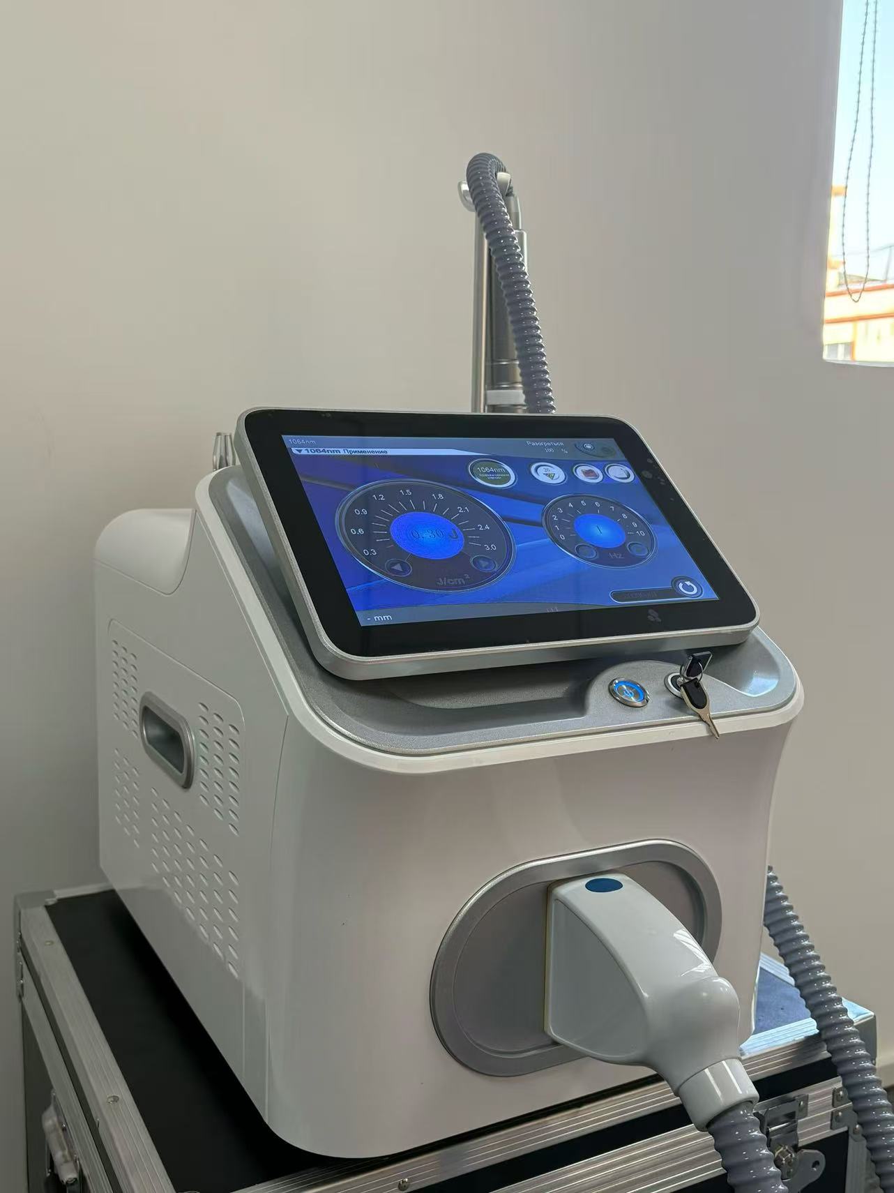 Portable Q-Switched ND:YAG Laser Machine for Tattoo Removal & Skin Rejuvenation | 1064nm & 532nm Dual Wavelength
